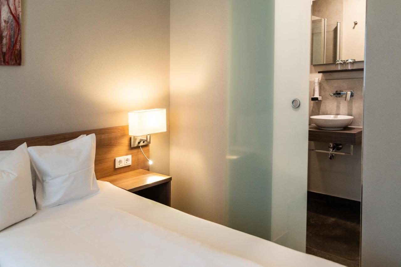 Hotel-Gasthof Neue Post Leutershausen  Экстерьер фото