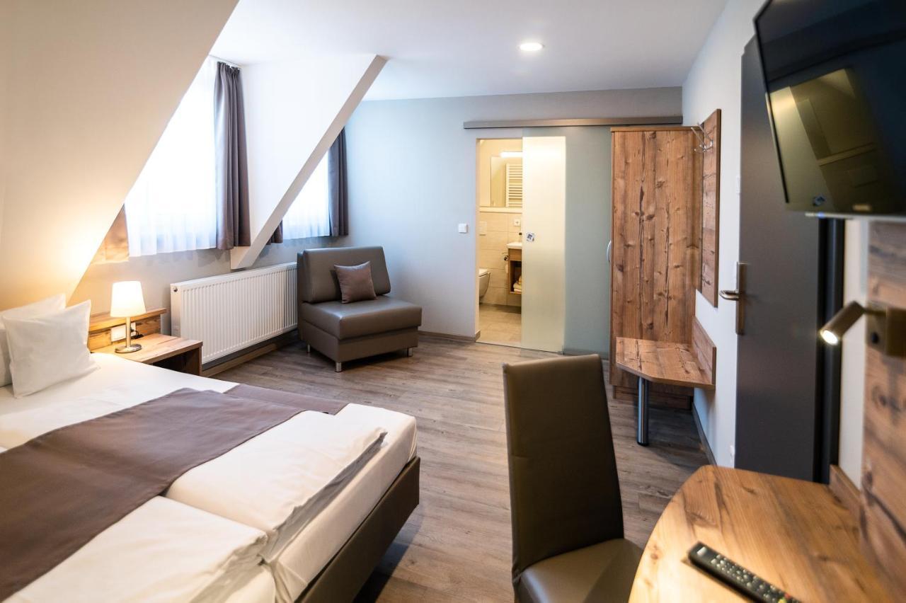 Hotel-Gasthof Neue Post Leutershausen  Экстерьер фото