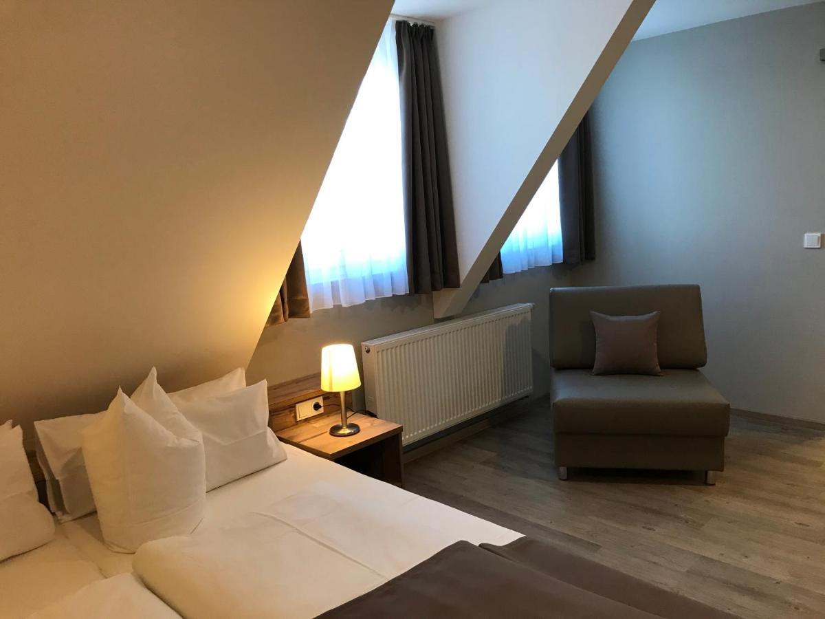 Hotel-Gasthof Neue Post Leutershausen  Экстерьер фото